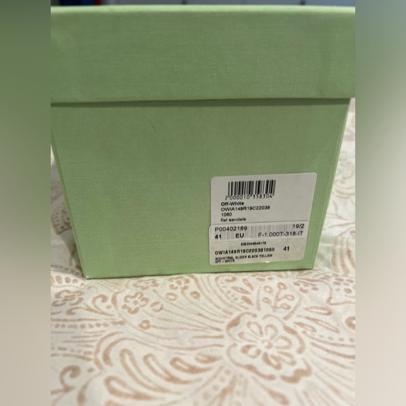 Off White Woman’s Industrial Pool Slides - Picture 6 of 7